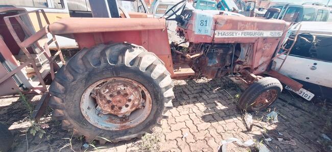 TRATOR MASSEY FERGUSON 235