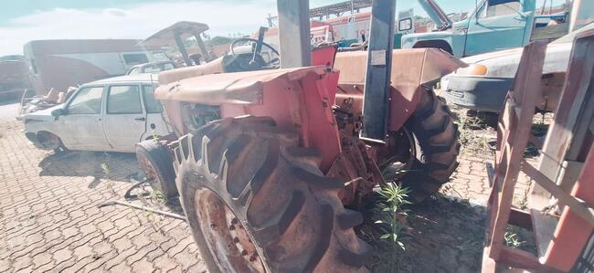 TRATOR MASSEY FERGUSON 235