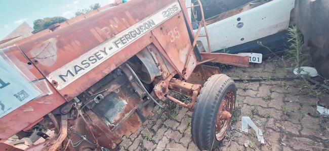 TRATOR MASSEY FERGUSON 235