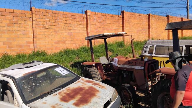 TRATOR MASSEY FERGUSON 235