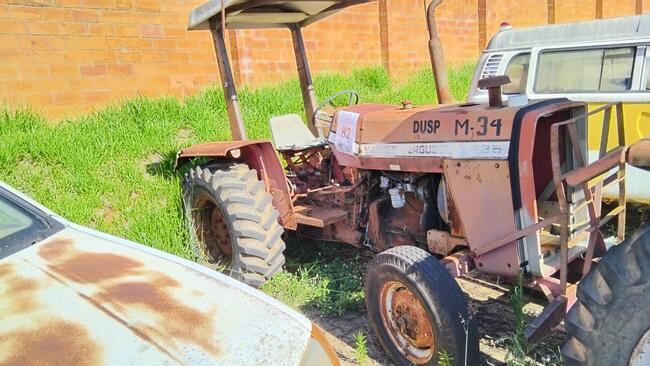 TRATOR MASSEY FERGUSON 235