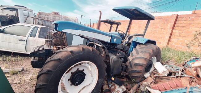 TRATOR NEW HOLLAND