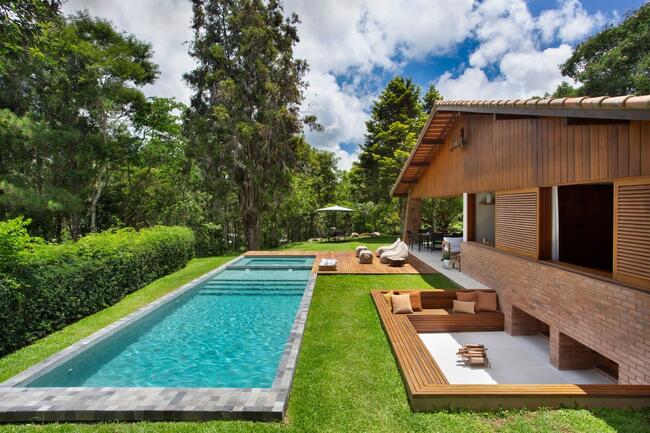 LEILÃO JUDICIAL DE UMA CASA MISTA C/ PISCINA E 450M²