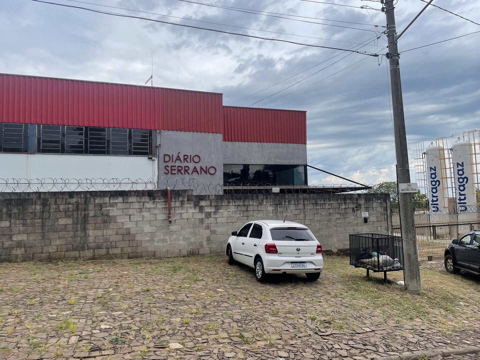 Leilão extrajudicial de um terreno com mais de 3 mil m² de área construída