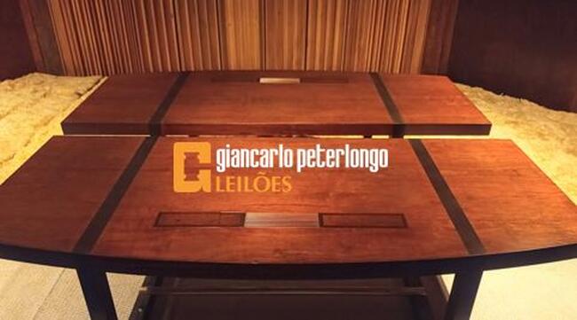 VENDA DIRETA EXTRAJUDICIAL DE 01 MESA DE MADEIRA