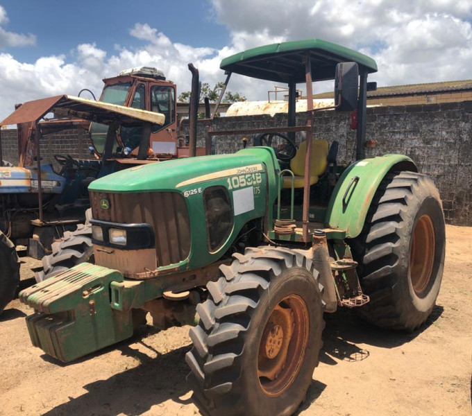 Trator agricola John Deere 6125E verde, 2012