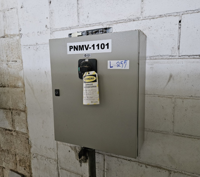 04 PAINÉS DE PAREDE C/ INVERSORES TEKNOL Y-1107 A/B; CE -1102/ CE - 1101; BA01/-BA02; PNMV-1101