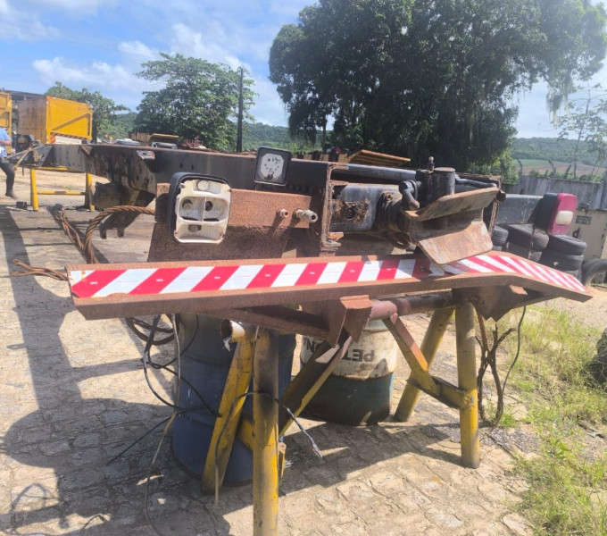 CHASSI CAMINHAO 31330, FROTA 0420063, PLACA PFS 4966, CHASSI 9536Y826XDR330146, ANO 2013-2014(OBS: SEM CABINE, TEM DOCUMENTO, )