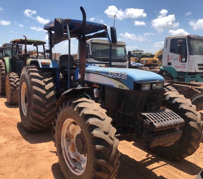 Trator agricola New Holland 8030, azul, 2012