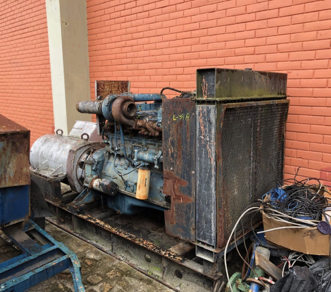 01 GERADOR WEG 400KVA