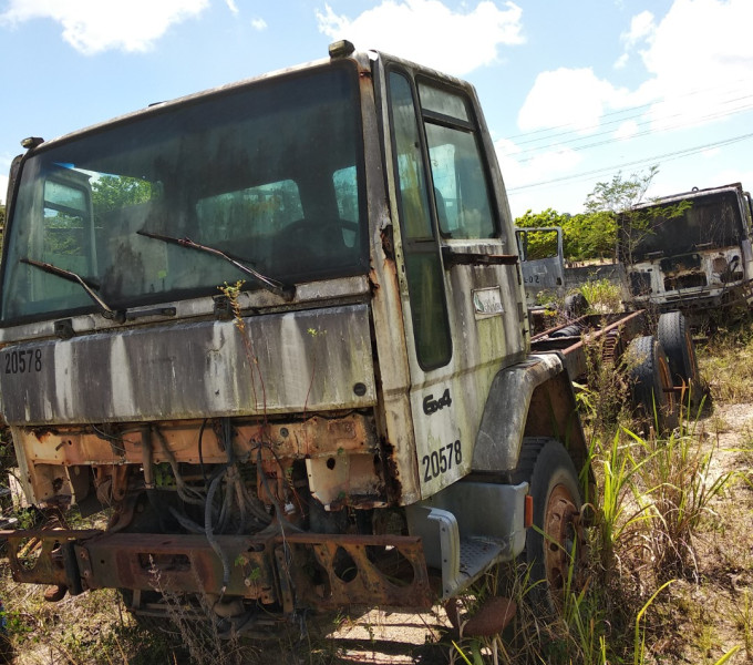 01 CAMINHÃO TANQUE BOMBEIRO FORD/CARGO 2626 NLX-0753, ANO 2003 FROTA: 20578