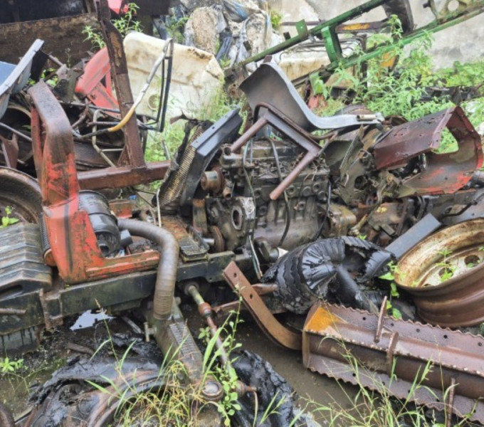 Chassi de trator Massey Ferguson, 290 com motor e de transmissão