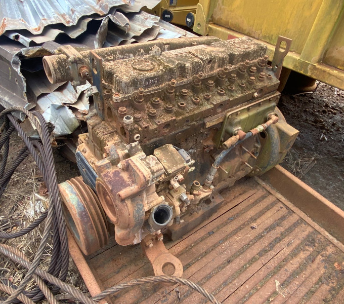 Motor a combustão CATERPILLAR 6 cilindros