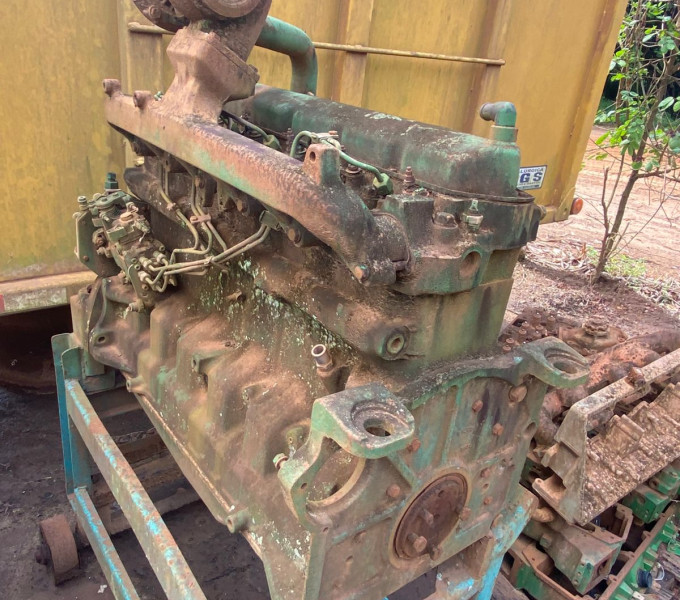 Motor a combustão John Deere 6 cilindros