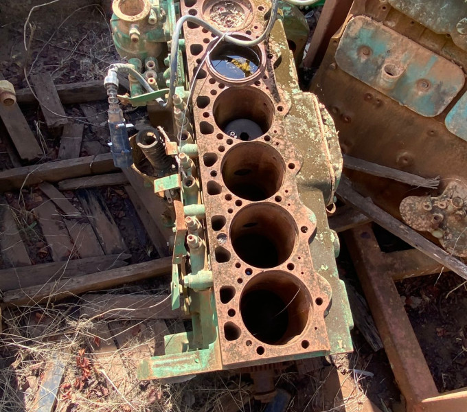 Motor a combustão John Deere 6 cilindros