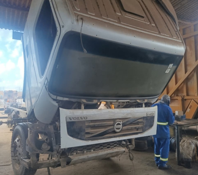 Caminhão Volvo FMX 480, 2011 C/ Implemento para cana picada, Placa: EPP-6B22