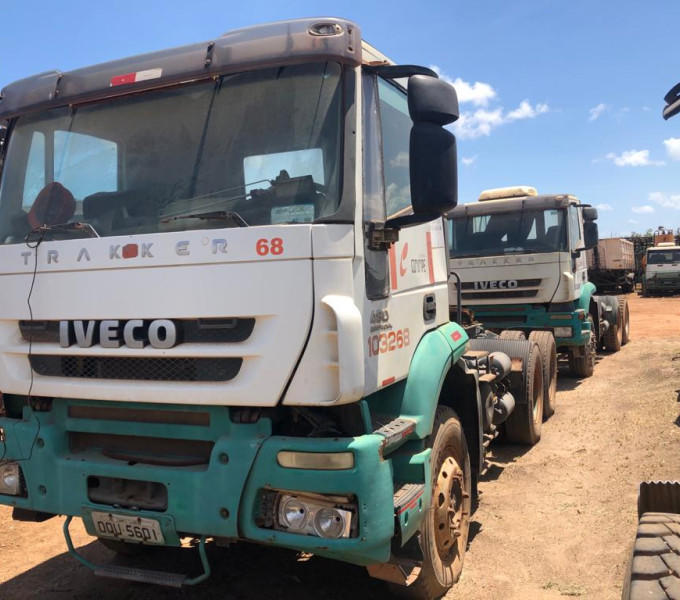 Cavalo mecânico Iveco Trakker 740T48TN, branco, OQU-5601, 2013