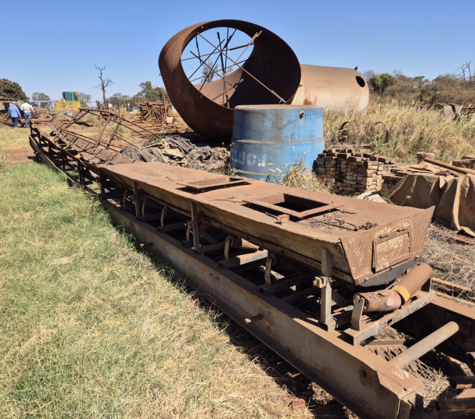 ESTRUTURA DE ESTEIRA TRANSPORTADORA