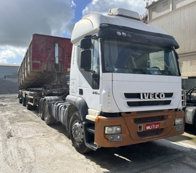 01 IVECO STRALLIS/2010 410 S10 T, PLACA: NMJ-7127, COR:BRANCA, FROTA: CM 70*