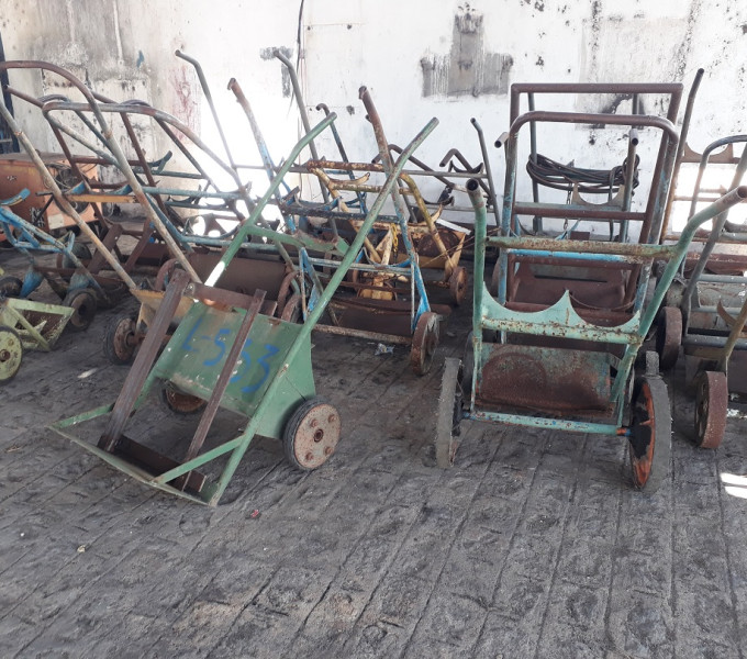 Diversos carros de mão em A/C