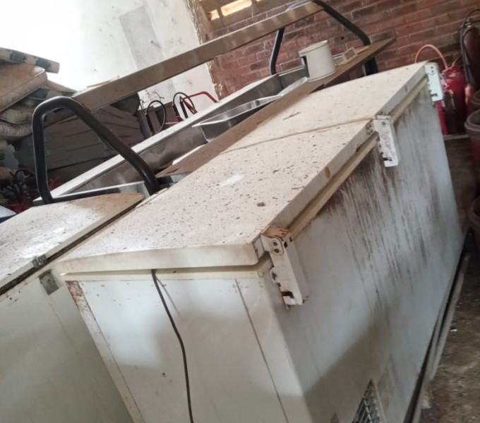 05 FREEZERS HORIZONTAIS,01 MINI-ILHA INOX, 01 ILHA EM INOX P/ ALIMENTOS E FORNO INDUSTRIAL.
