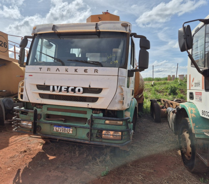 CAMINHÃO BOMBEIRO IVECO TRAKKER 380T42, PLACA: GZV-0B69. 2011