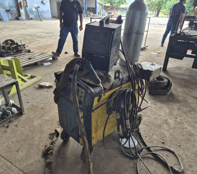 Máquina de solda esab origo 304 C/ Cilindro de gás