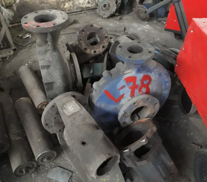 9 Bombas centrifugas em A/C (Corpos e cavaletes)