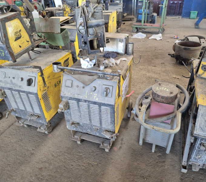 2 MÁQUINAS DE SOLDA ESAB LAI 407 E S/ID