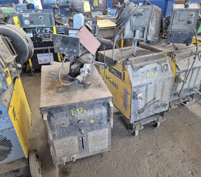 2 MÁQUINAS DE SOLDA ESAB LAI 407 E S/ID