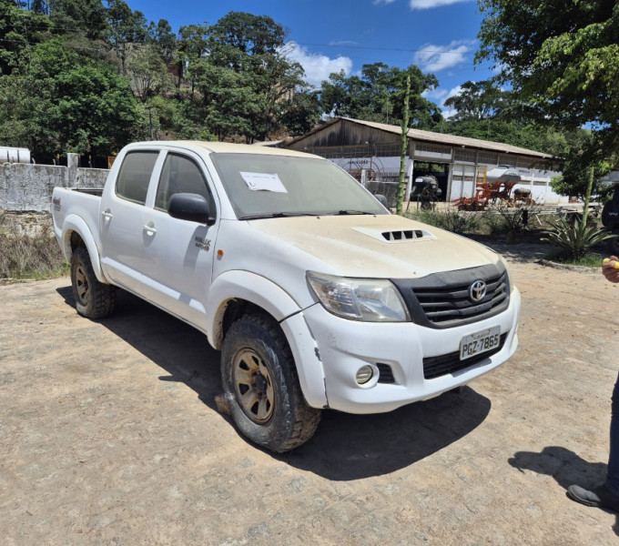 Veiculo automóvel Toyota Hilux, manual, Diesel, Ano: 2015, Placa: PGZ-7865