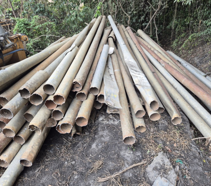 Grande qtd de tubos de aluminio aprox. 72und