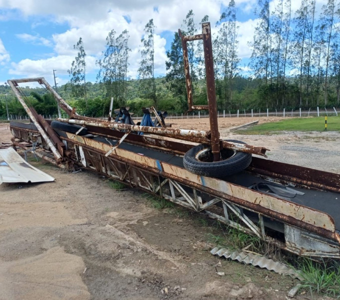 Estrutura p/ esteira transportadora em AC