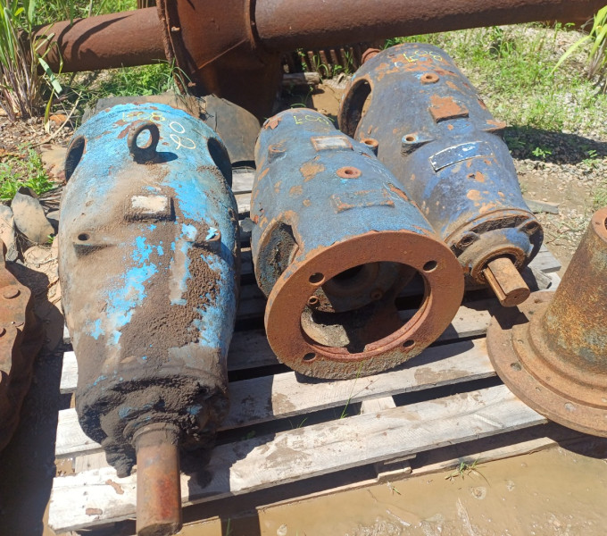 3 Cavaletes de bomba Suzer