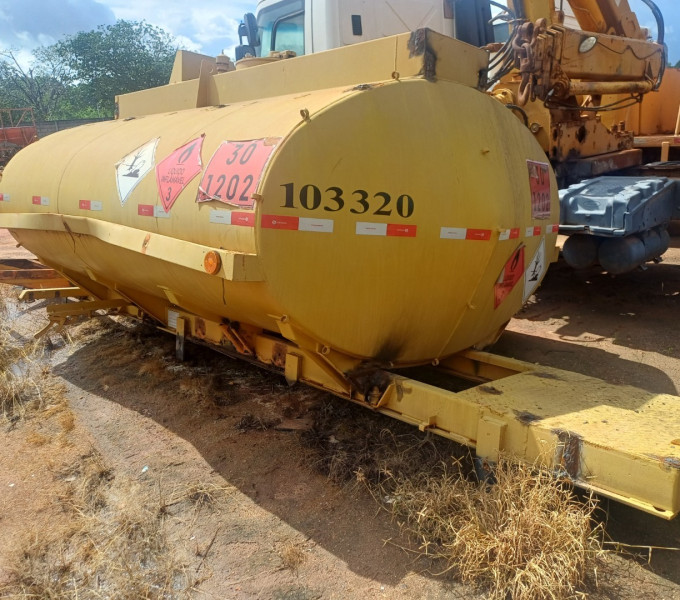Tanque horizontal com chassi p inflamáveis Frota: 103320