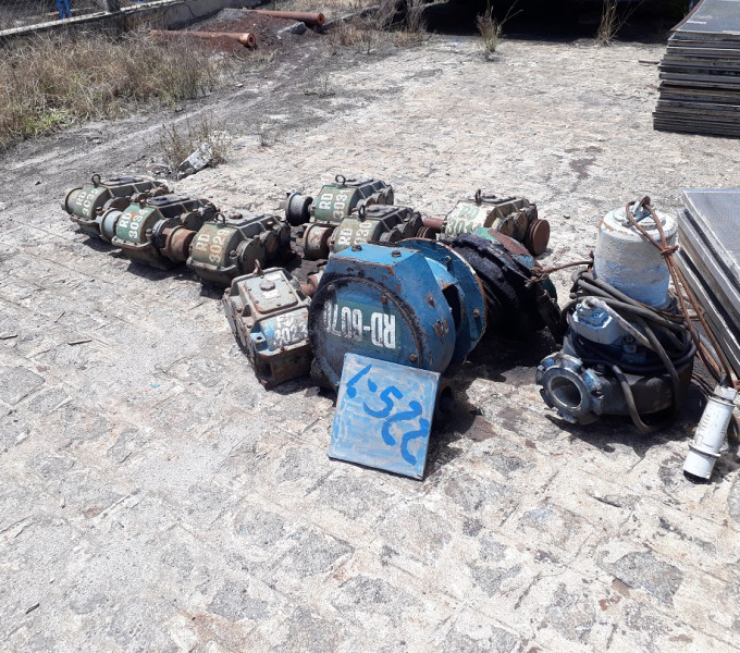 09 Redutores e 01 Bomba S/IND
