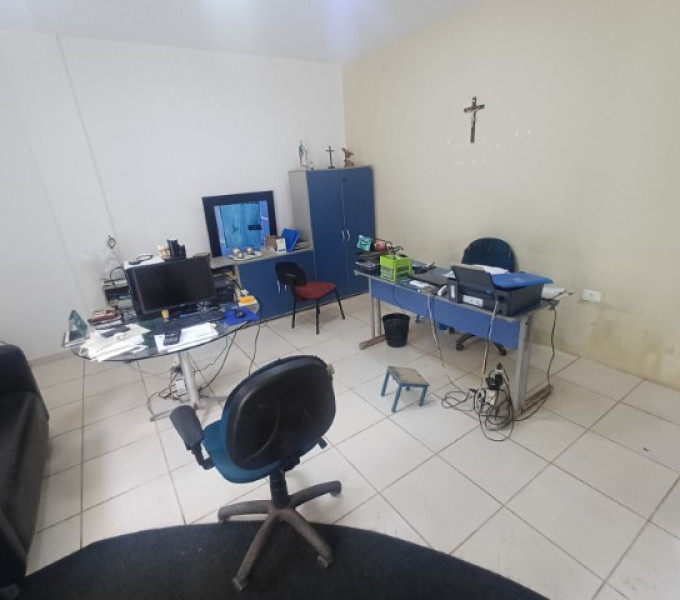 Sala de Admnistração: Grande variedade de itens de escritorio