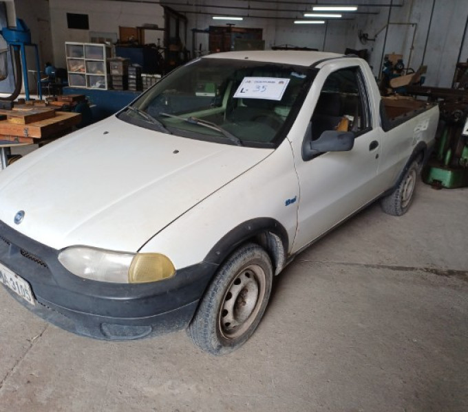 Veículo automóvel Fiat Strada, Ano: 2001, Placa: KMA-3105