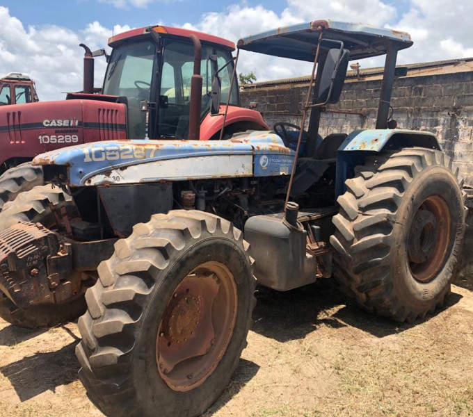 Trator agricola New Holland 8030 Azul, 2010