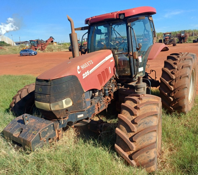 TRATOR DE PNEUS CASE 225, ANO: 2014, FROTA: 805172 + Ativo I16C2