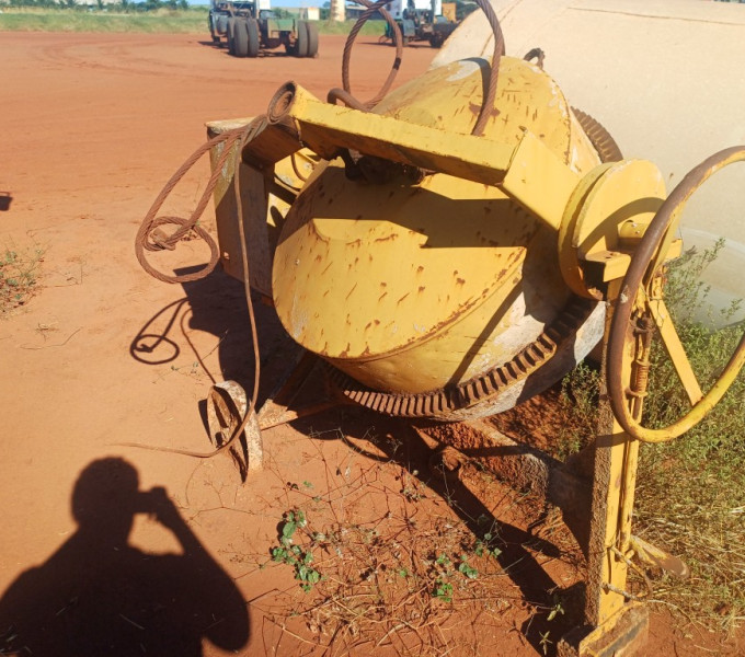 EQUIPAMENTO BETONEIRA ROTATIVA