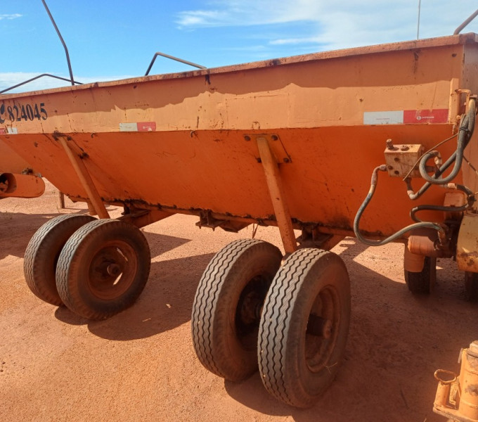 IMPLEMENTO AGRÍCOLA DISTRIBUIDOR, FROTA: 824045