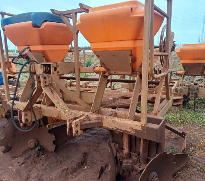 IMPLEMENTO AGRÍCOLA SULCADOR, FROTA: 821017
