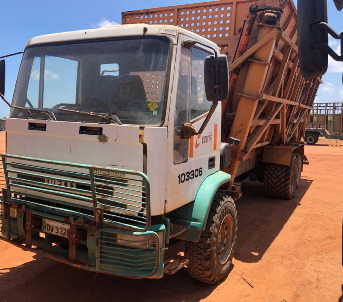 Caminhão Iveco Eurocargo 260E25N, branco, HDW-3242, 2009/10