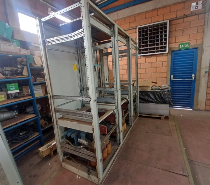 painel eletrico com tranformadores, barramentos cobre + tampas + Ativo I1