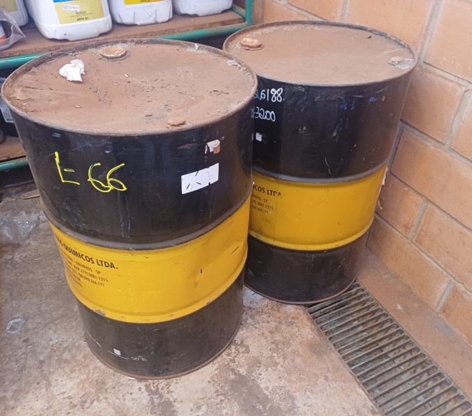 400L de óleo semissintético Volanlub + adesivos PU vedapro