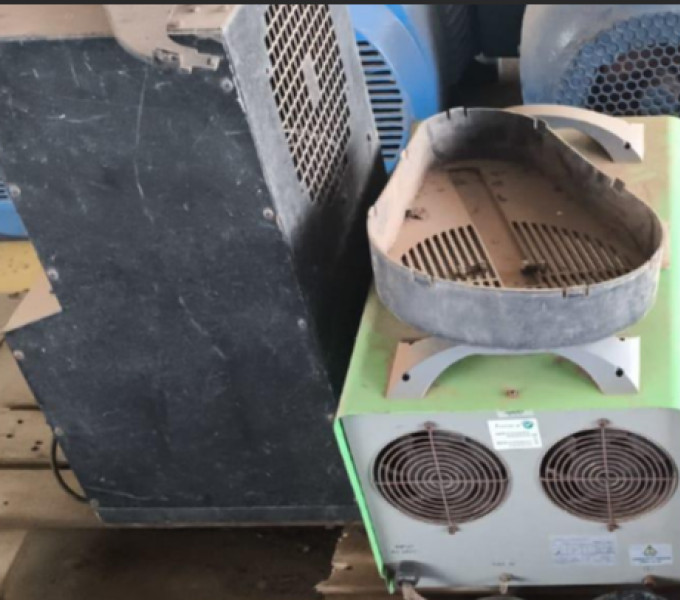 "INVERSORA TIG 220/380V 315AMP AC/DC 0,93; (FABRICANTE-REFERÊNCIA: HYLONG - TIG WSME315) + UNIDADE REF A PR COOLER AP 1/3HP AP220VB; (REFERÊNCIA AP220V-B; FABRICANTE BRASOLDA) "