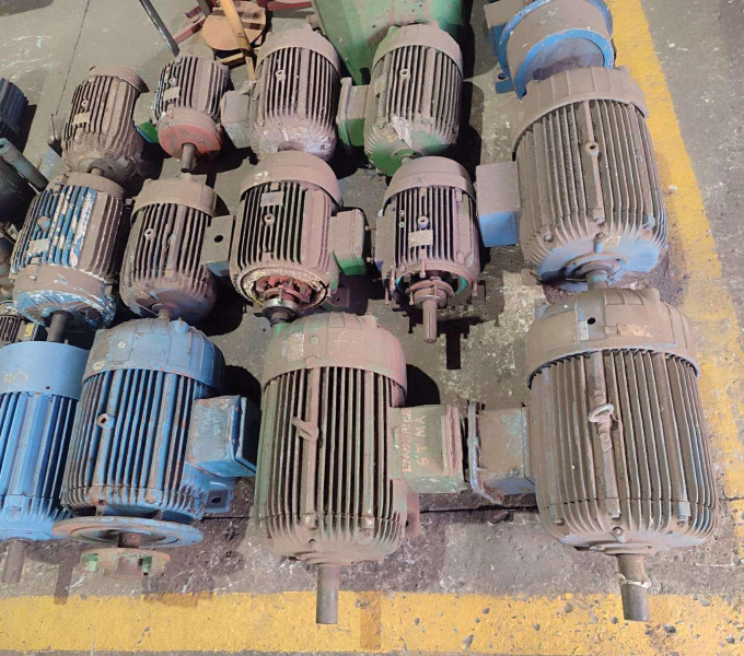 Lote 22 motores eletricos WEG