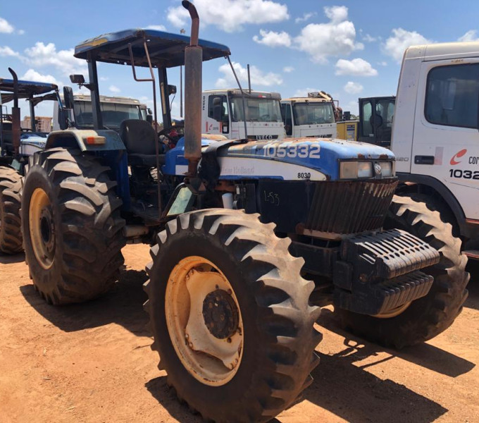 Trator agricola New Holland 8030, azul, 2013