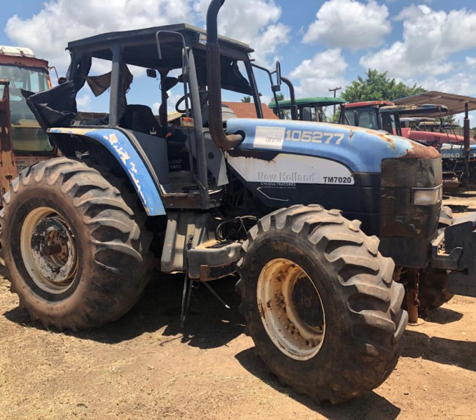 Trator agricola New Holland 7020 azul, 2009